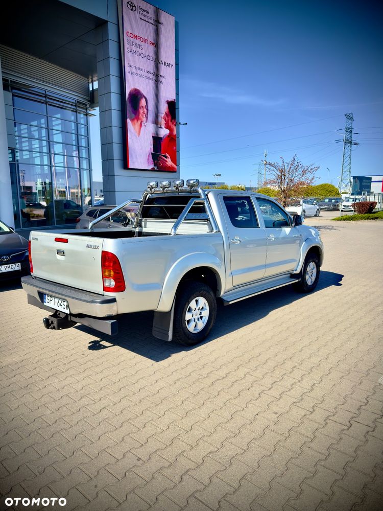 Toyota Hilux 2.5 D-4D SR5 - 5