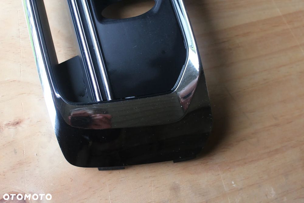 KRATKA ZDERZAKA PRAWA AUDI A8 D5 4N0807680 2018 - 11