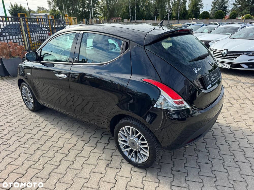 Lancia Ypsilon Y 1.2 8v Gold - 31