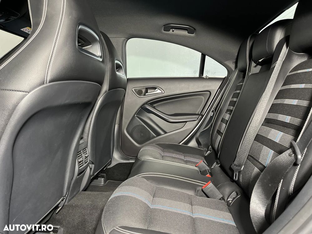 Mercedes-Benz CLA 180 7G-DCT Urban - 14