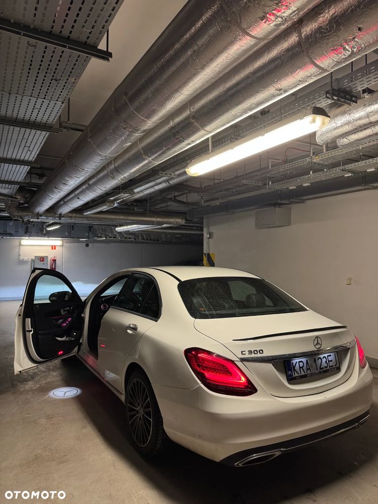 Mercedes-Benz Klasa C 300 9G-TRONIC AMG Line - 2
