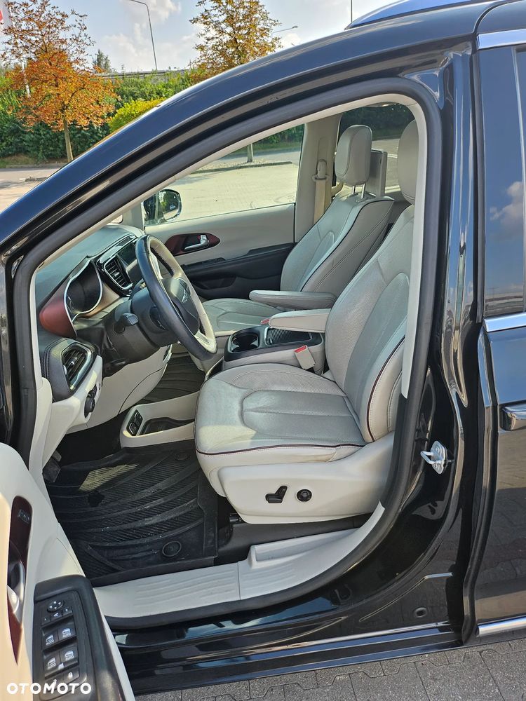 Chrysler Pacifica - 12
