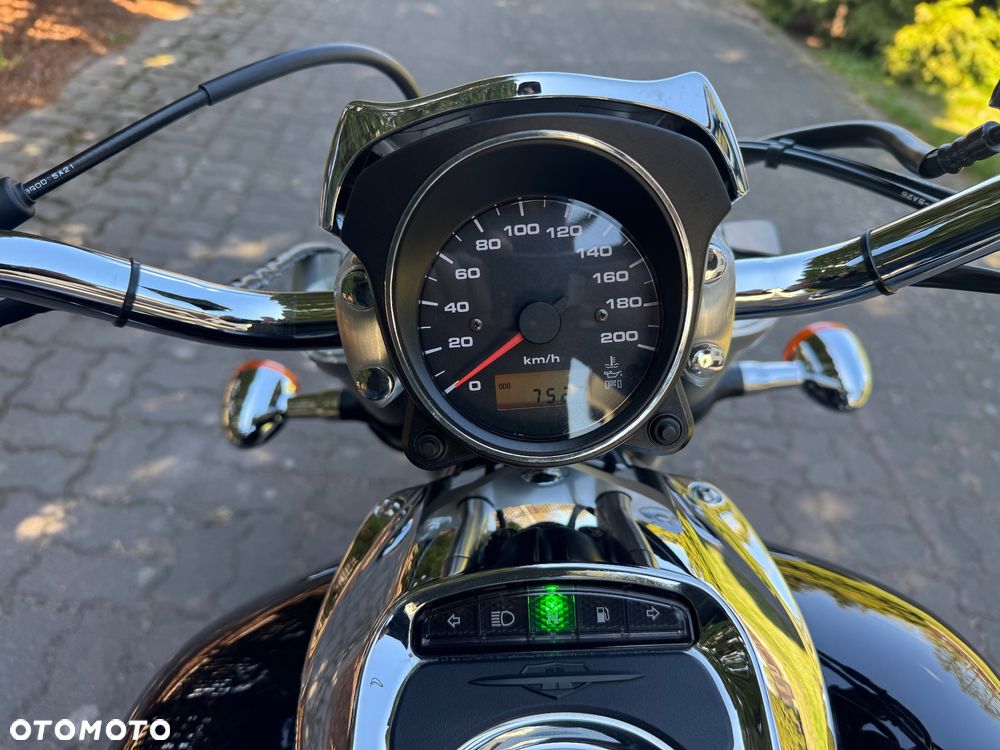 Suzuki Intruder - 20