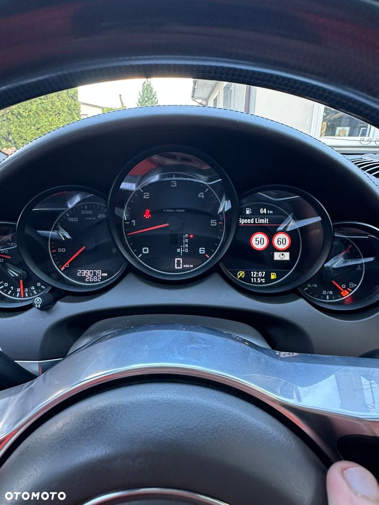 Porsche Cayenne Diesel Platinum Edition - 18