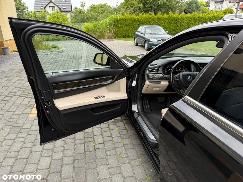 BMW Seria 7 740d - 26
