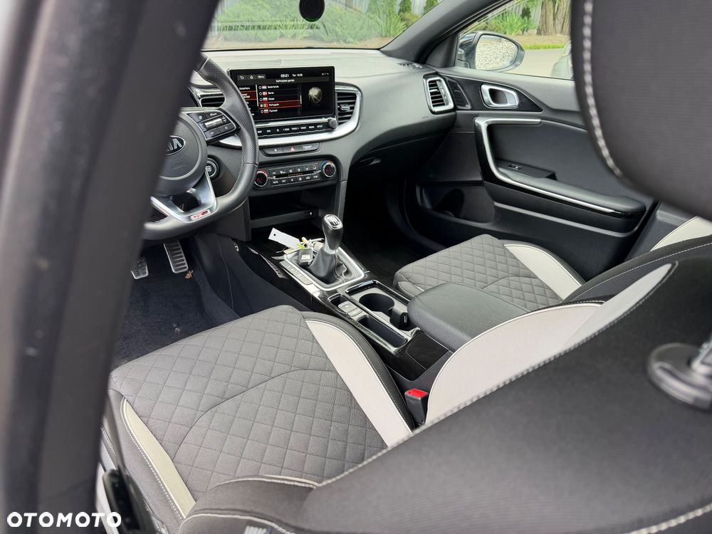 Kia Ceed 1.6 CRDi Eco-Dynamics+ (48V Mild-Hybrid) GT Line - 11