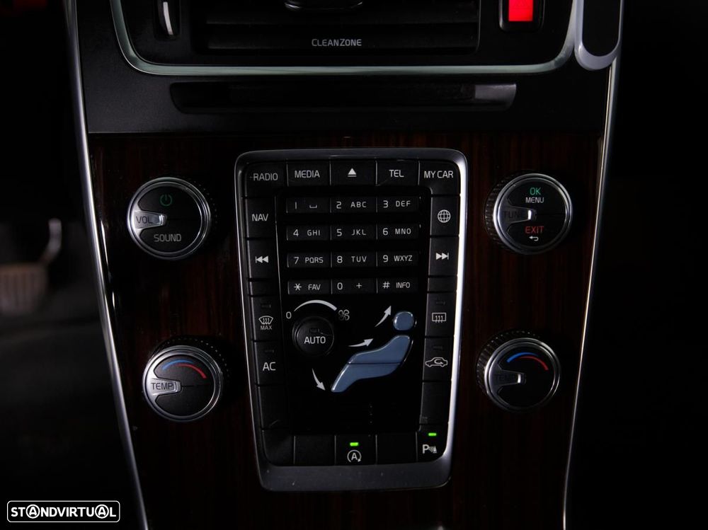 Volvo V60 Cross Country - 15