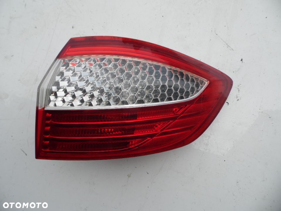 lampa prawa tył tylna w błotnik Ford Mondeo Mk4 kombi
