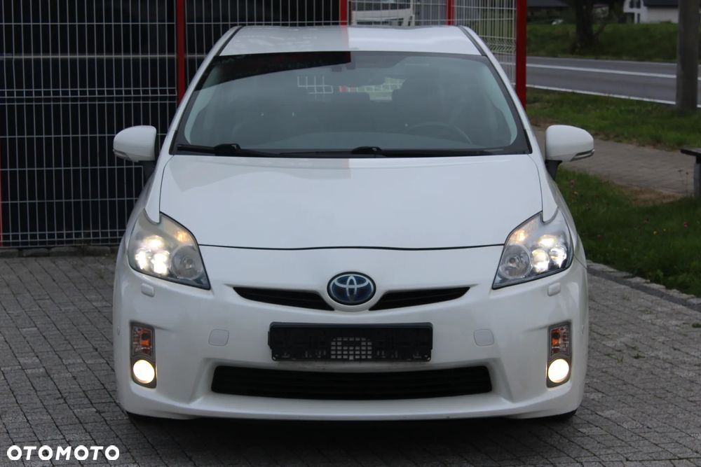 Toyota Prius (Hybrid) Executive - 2