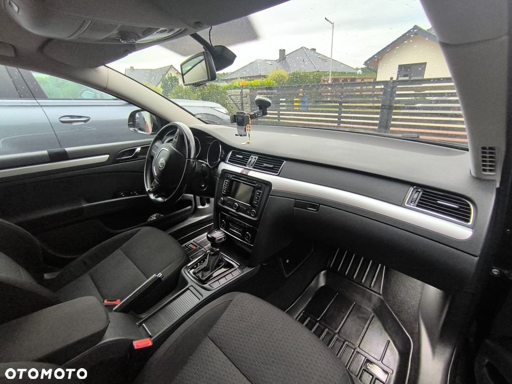 Skoda Superb 2.0 TDI Ambition DSG - 23