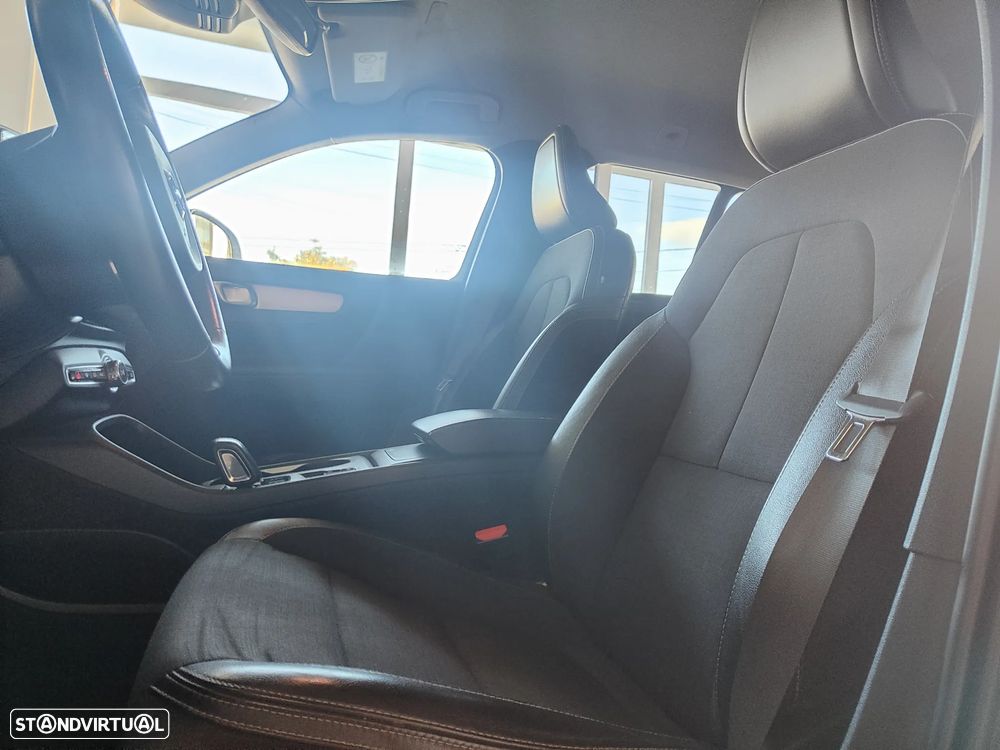 Volvo XC 40 2.0 D3 Momentum Geartronic - 24