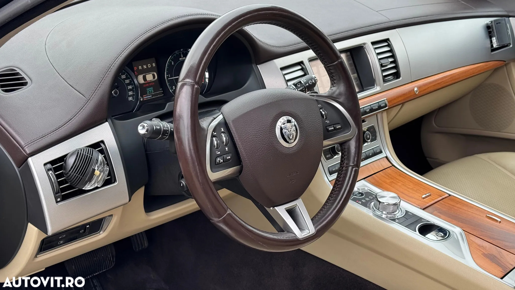 Jaguar XF 2.2D Premium Luxury - 11