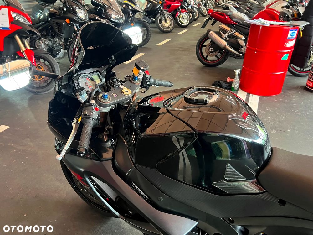 Suzuki GSX-R - 17