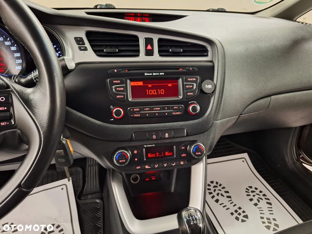 Kia Ceed 1.6 GDI Fifa World Cup Edition - 30