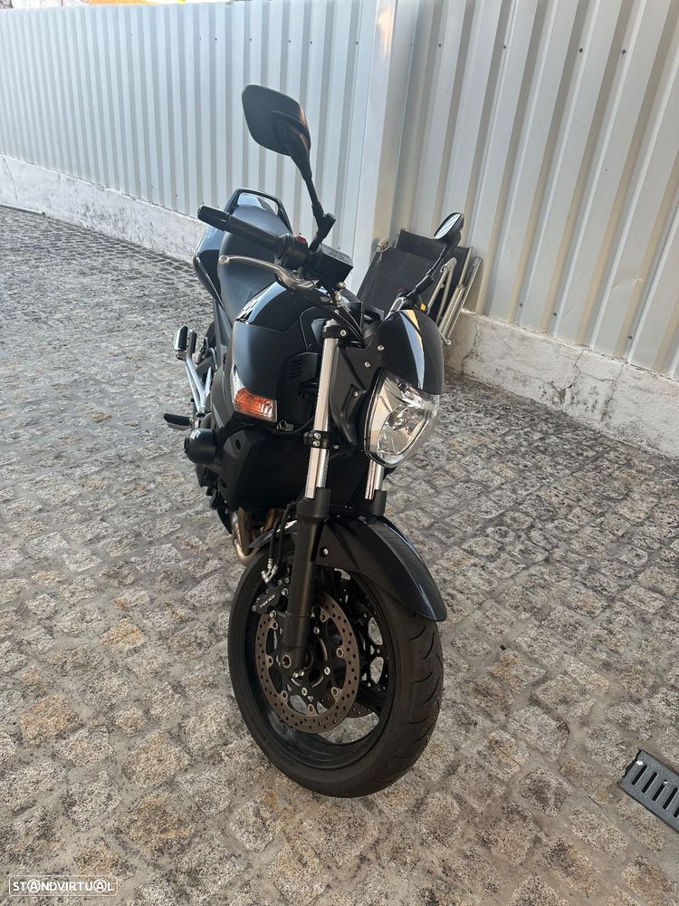 Suzuki GSR Black Edition - 2