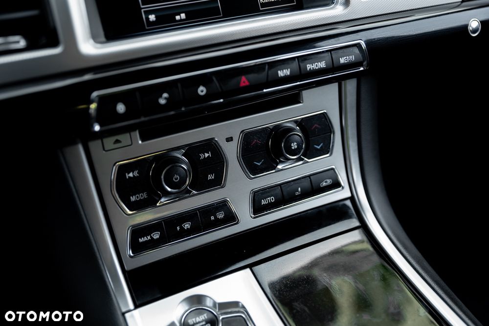 Jaguar XF 2.0 T Premium Luxury - 30