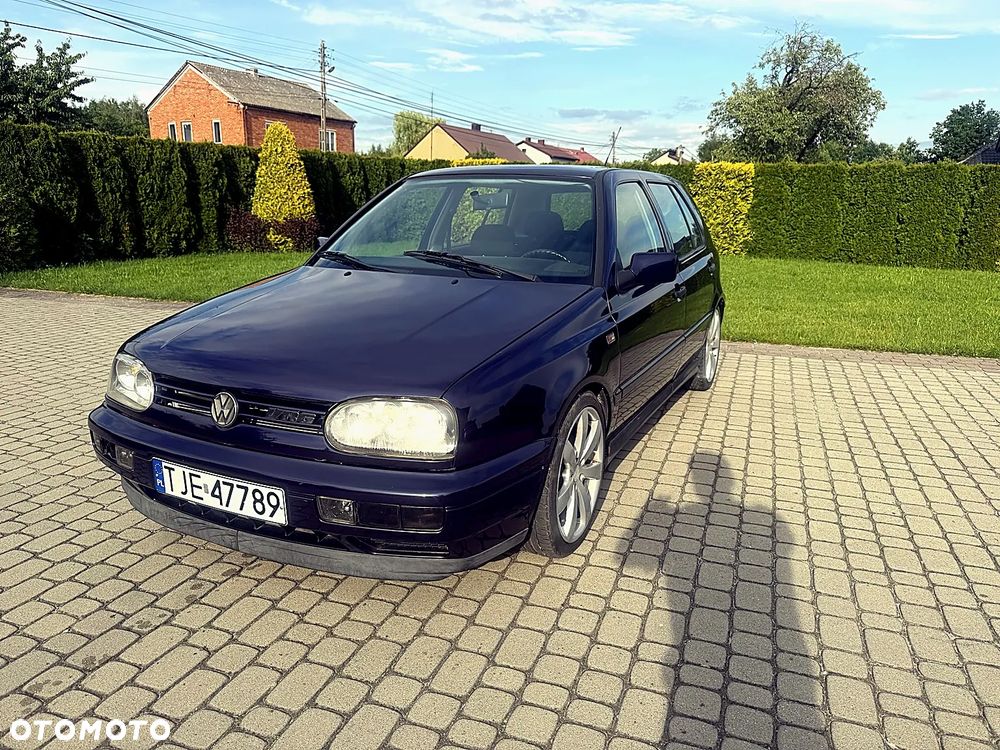 Volkswagen Golf - 1