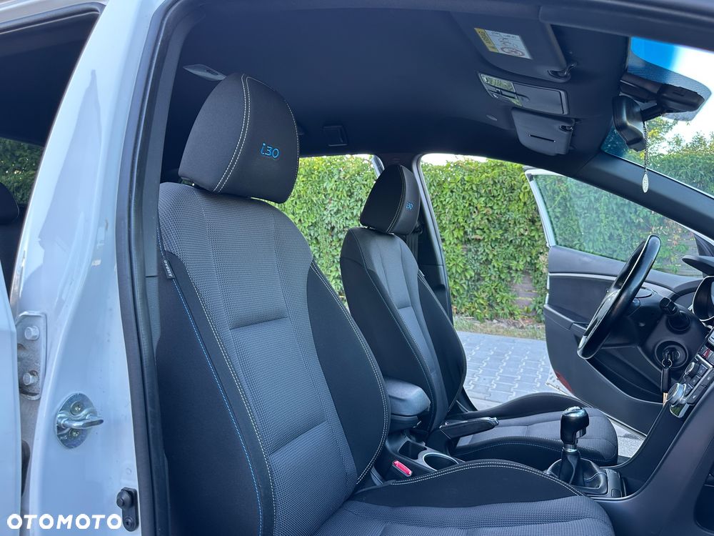 Hyundai i30 blue Kombi 1.6 GDi Passion - 38