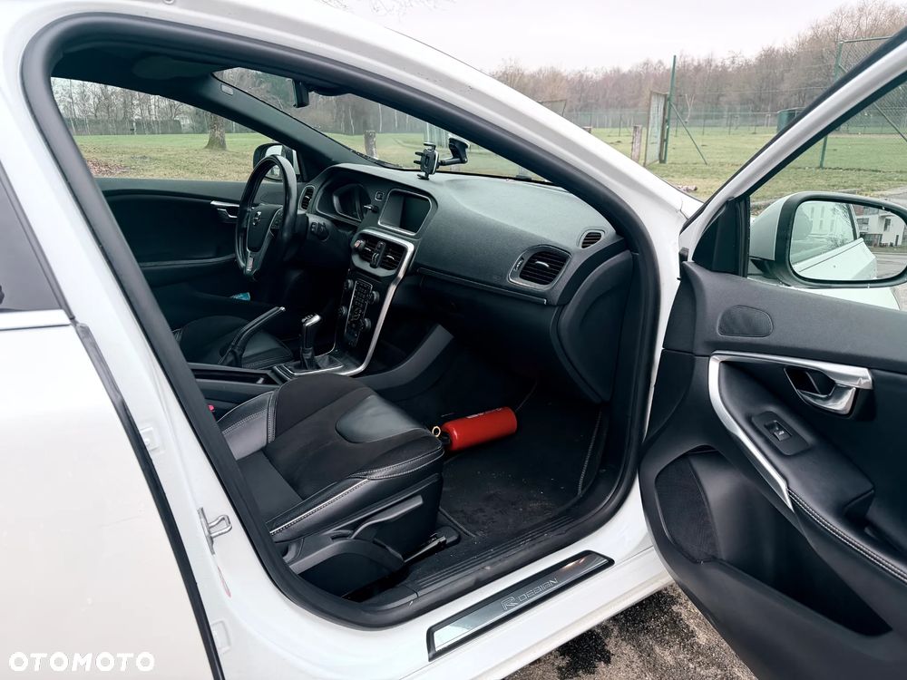 Volvo V40 D3 Drive-E R-Design Momentum - 8