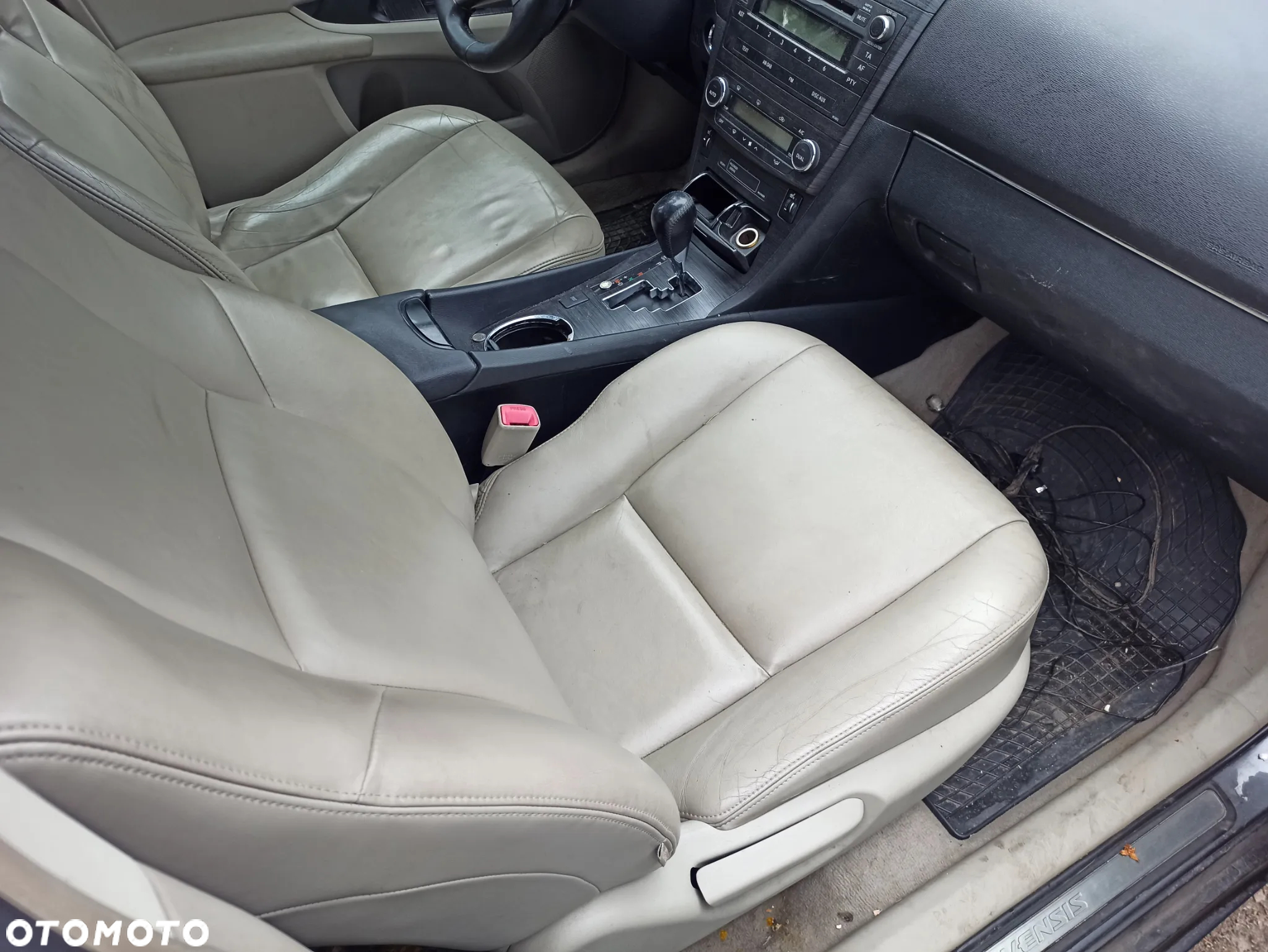 Toyota Avensis 2.0 Premium MS - 20