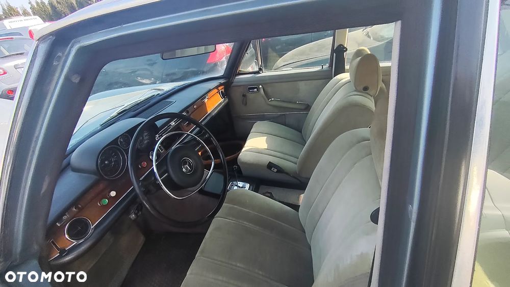 Mercedes-Benz W111 - 14