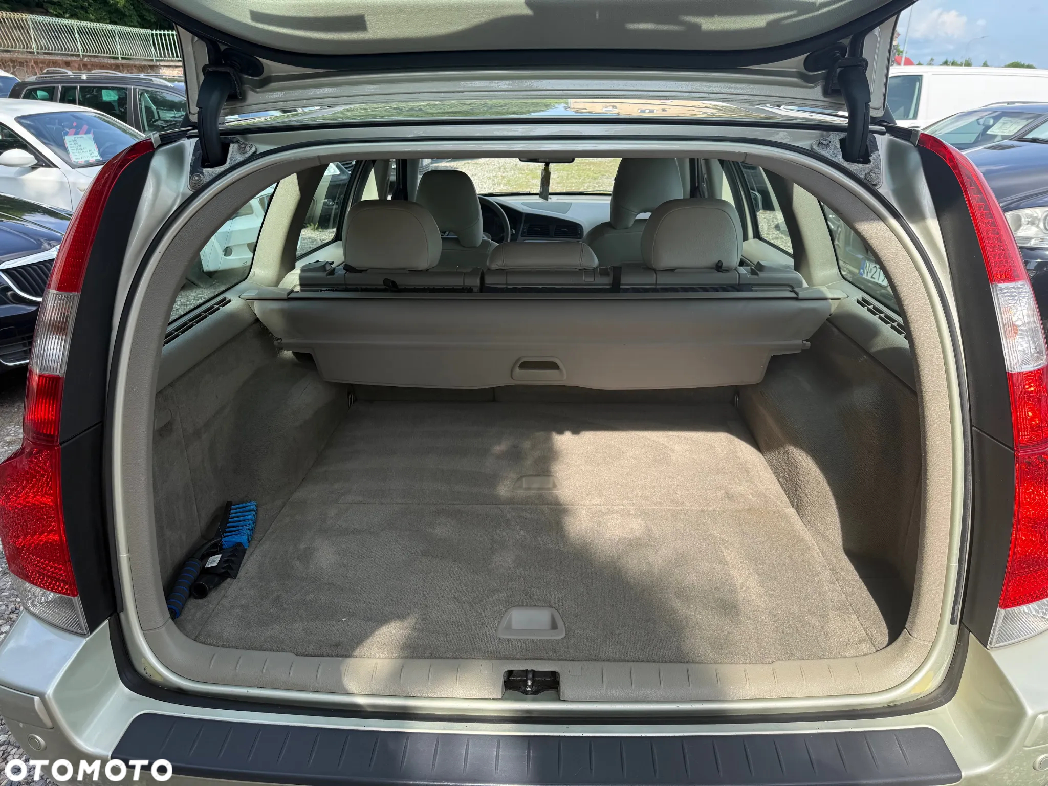 Volvo V70 2.4 Premium - 8