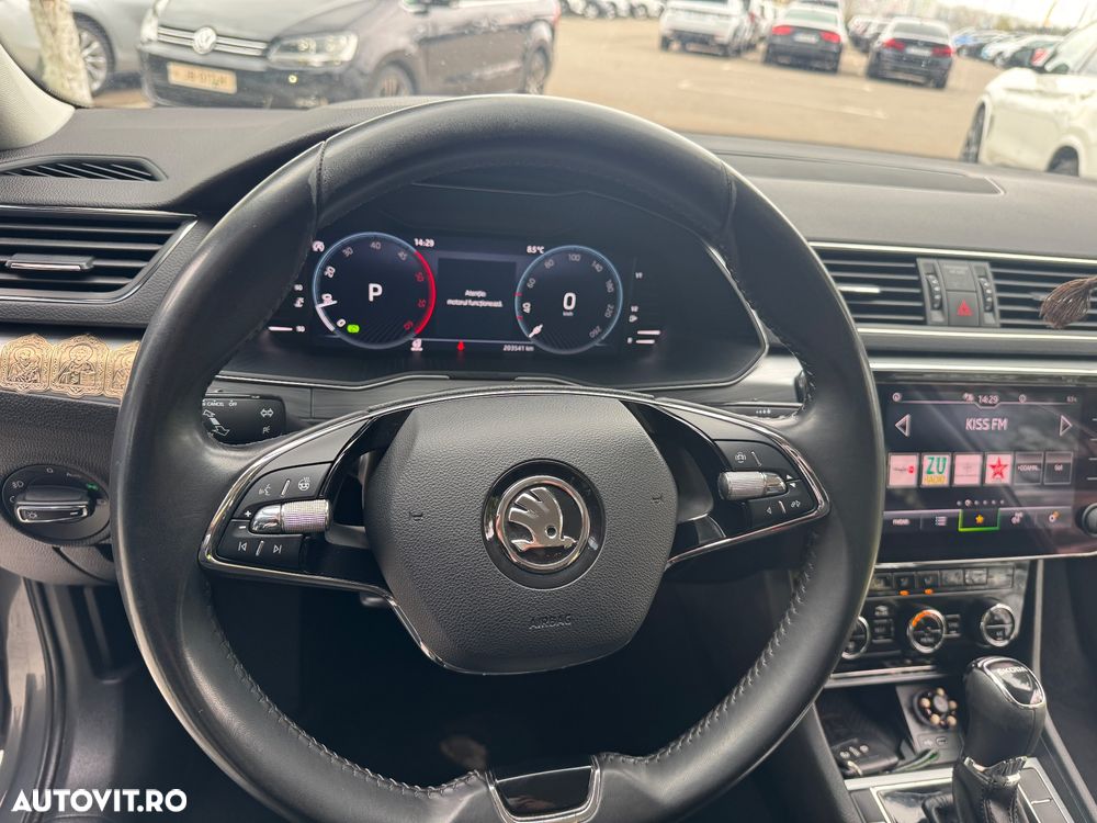 Skoda Superb 2.0 TDI DSG Premium Edition - 9