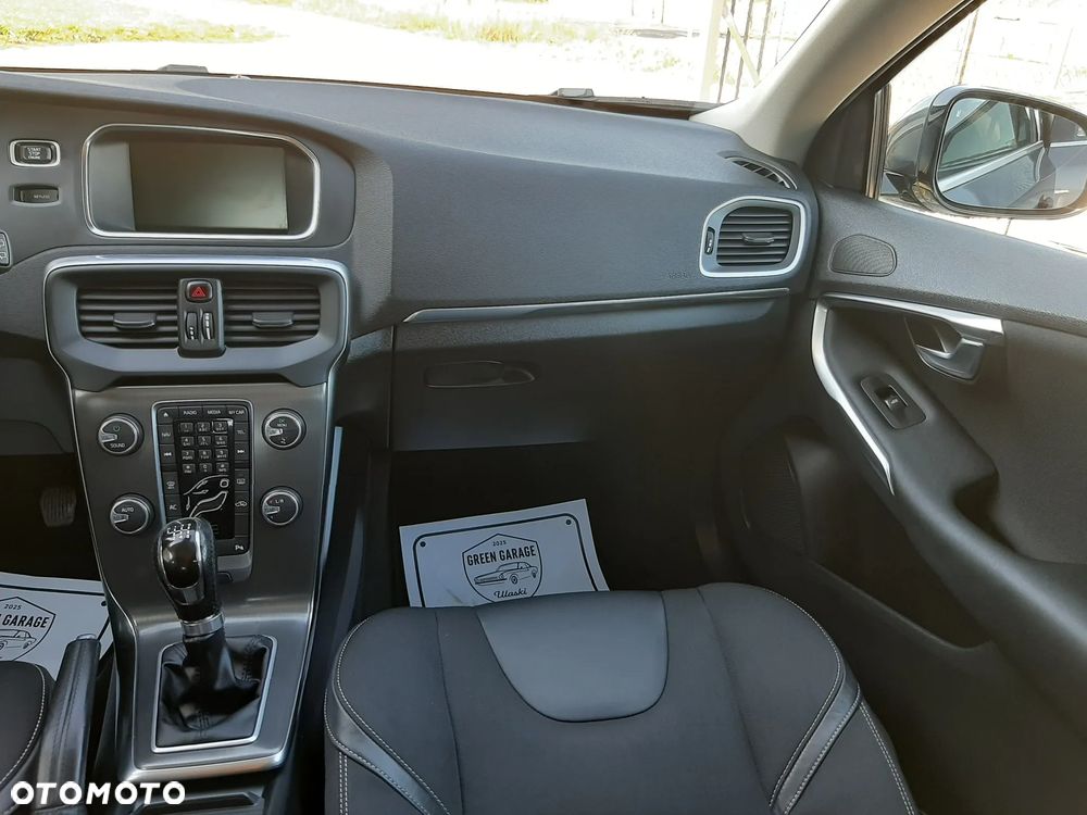 Volvo V40 D2 Momentum - 16
