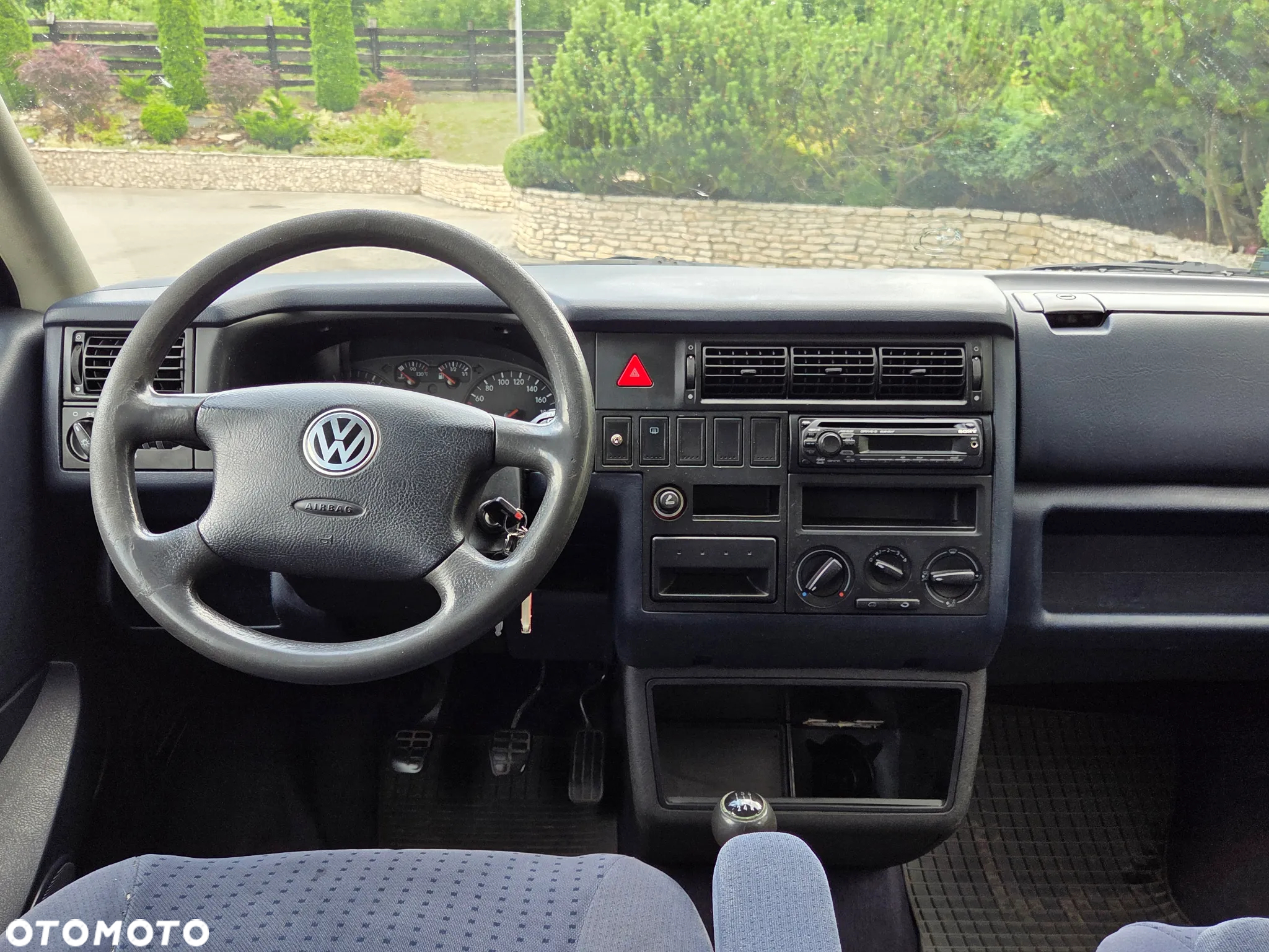 Volkswagen Caravelle - 24