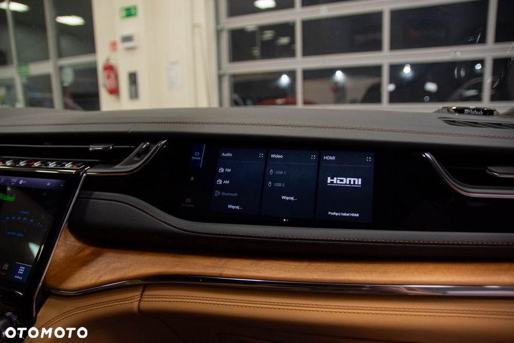 Jeep Grand Cherokee - 23