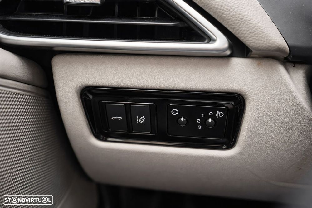 Jaguar XE 2.0 D Prestige AWD Aut. - 48