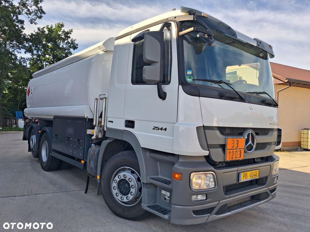 Mercedes-Benz 2544 - 2