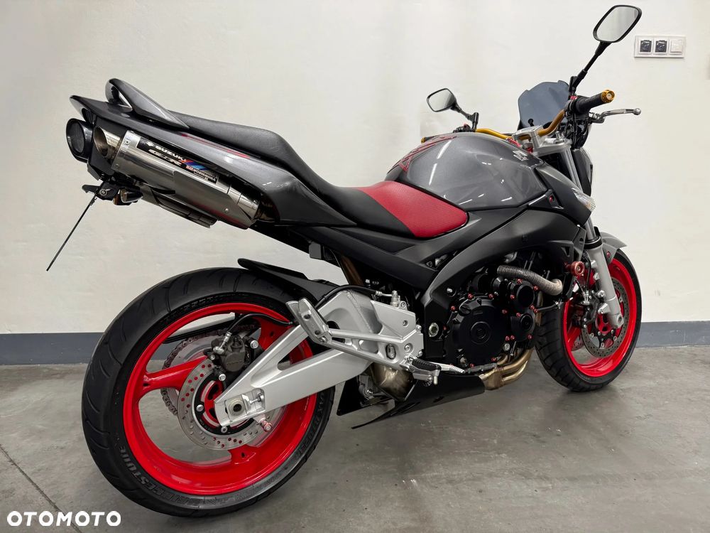 Suzuki GSR - 3