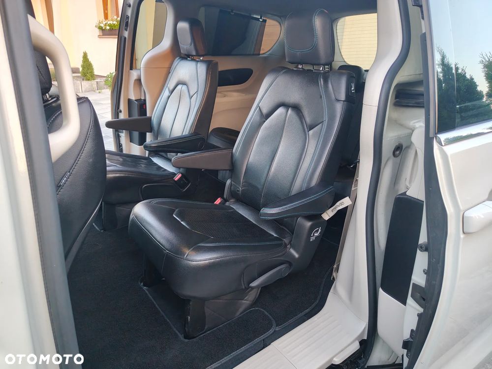 Chrysler Pacifica - 20