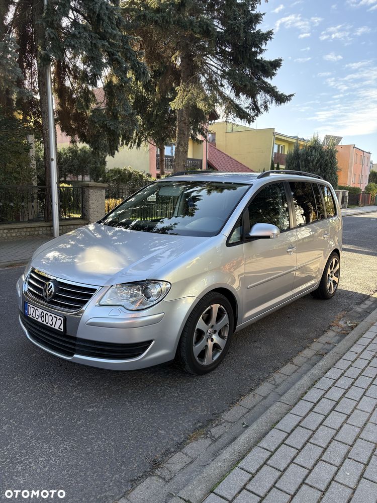 Volkswagen Touran - 1