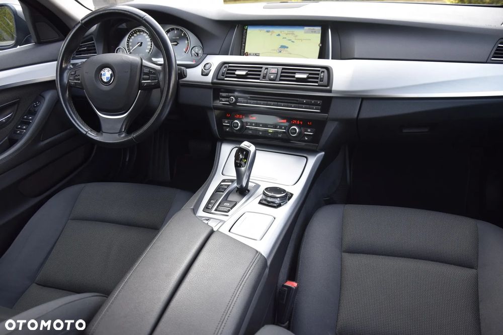 BMW Seria 5 520d xDrive - 23