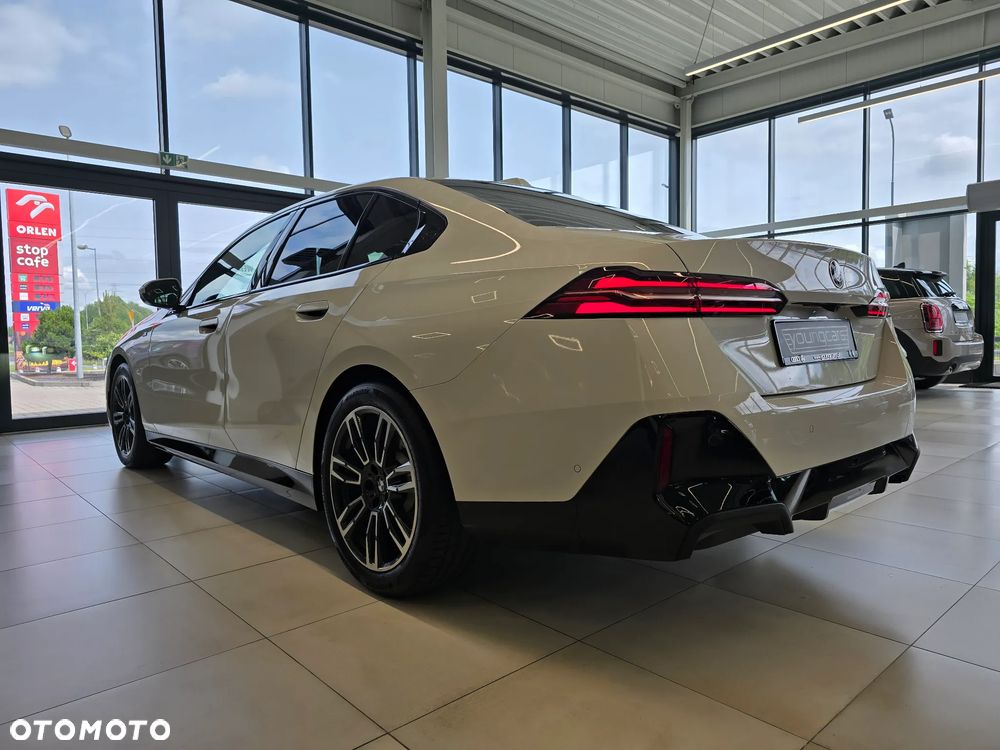 BMW Seria 5 520i mHEV M Sport - 12
