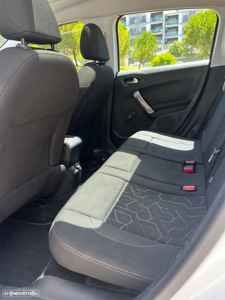 Peugeot 2008 PureTech 82 Style - 18