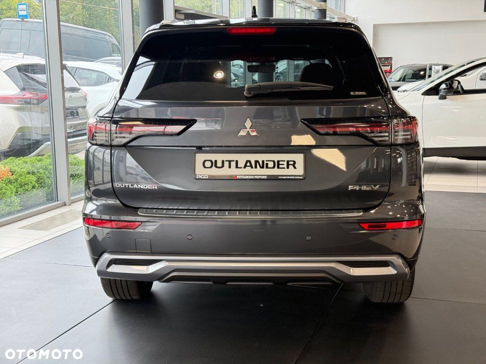 Mitsubishi Outlander - 3