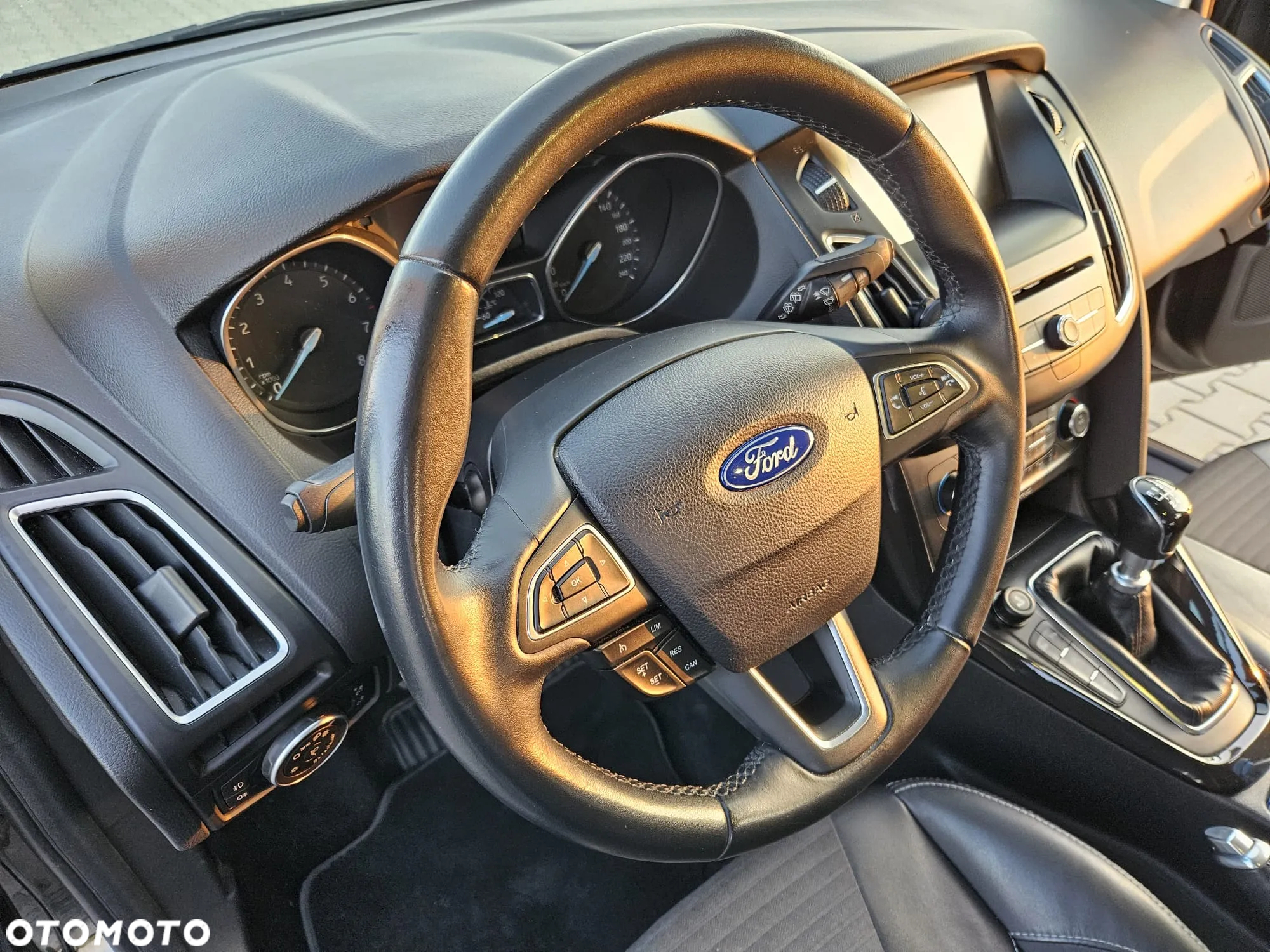 Ford Focus 1.5 EcoBoost Start-Stopp-System TITANIUM - 14