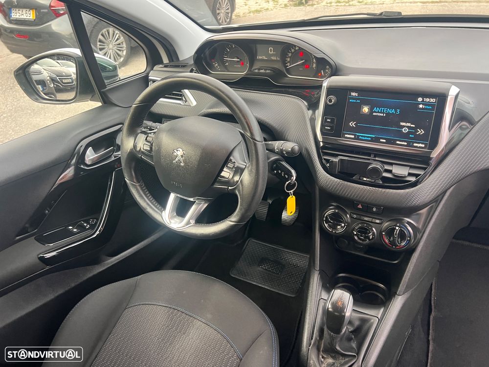 Peugeot 208 1.2 PureTech Style - 25