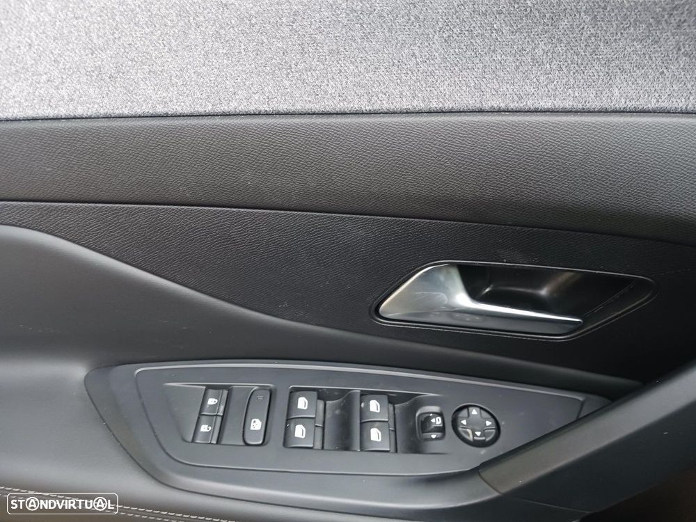 Peugeot 408 1.2 Hybrid Allure e-DCS6 - 22