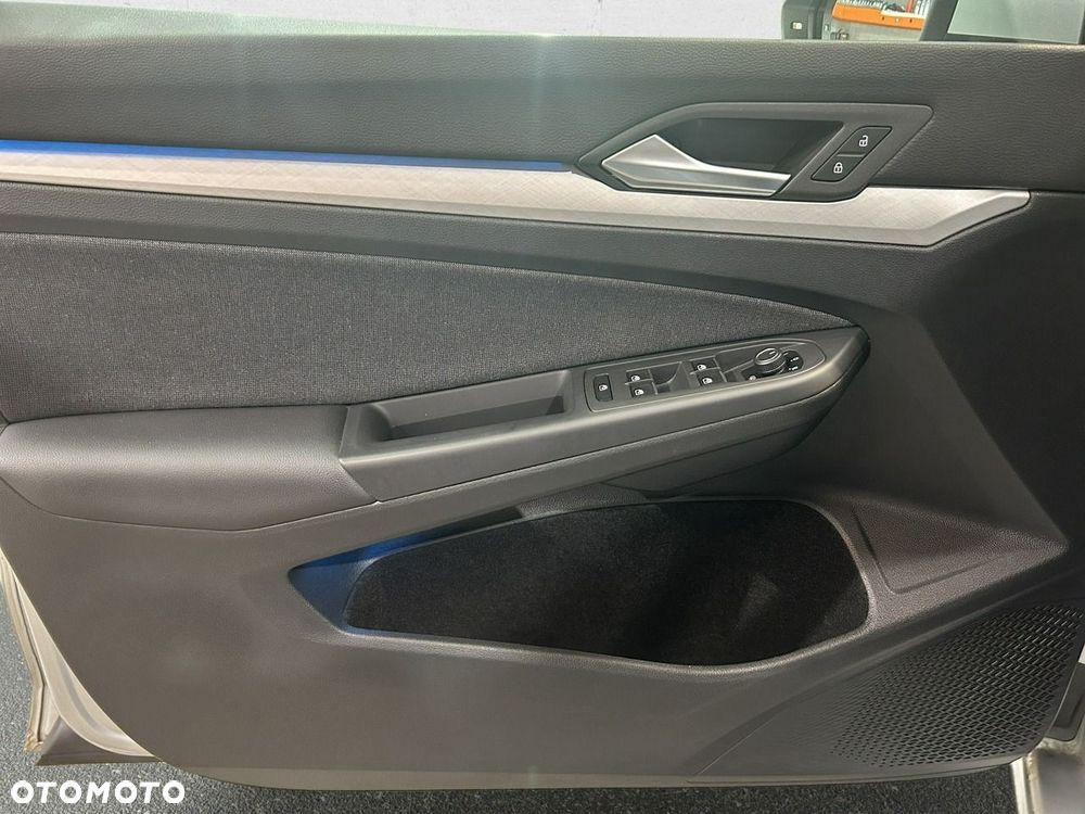 Volkswagen Golf - 10