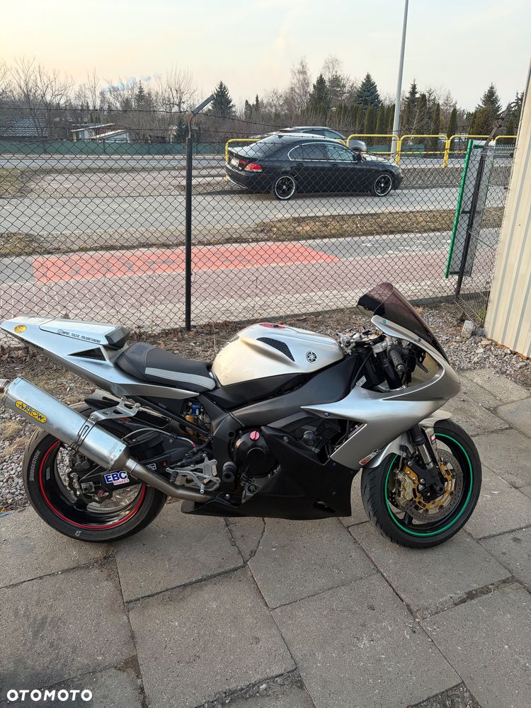 Yamaha R1 - 21