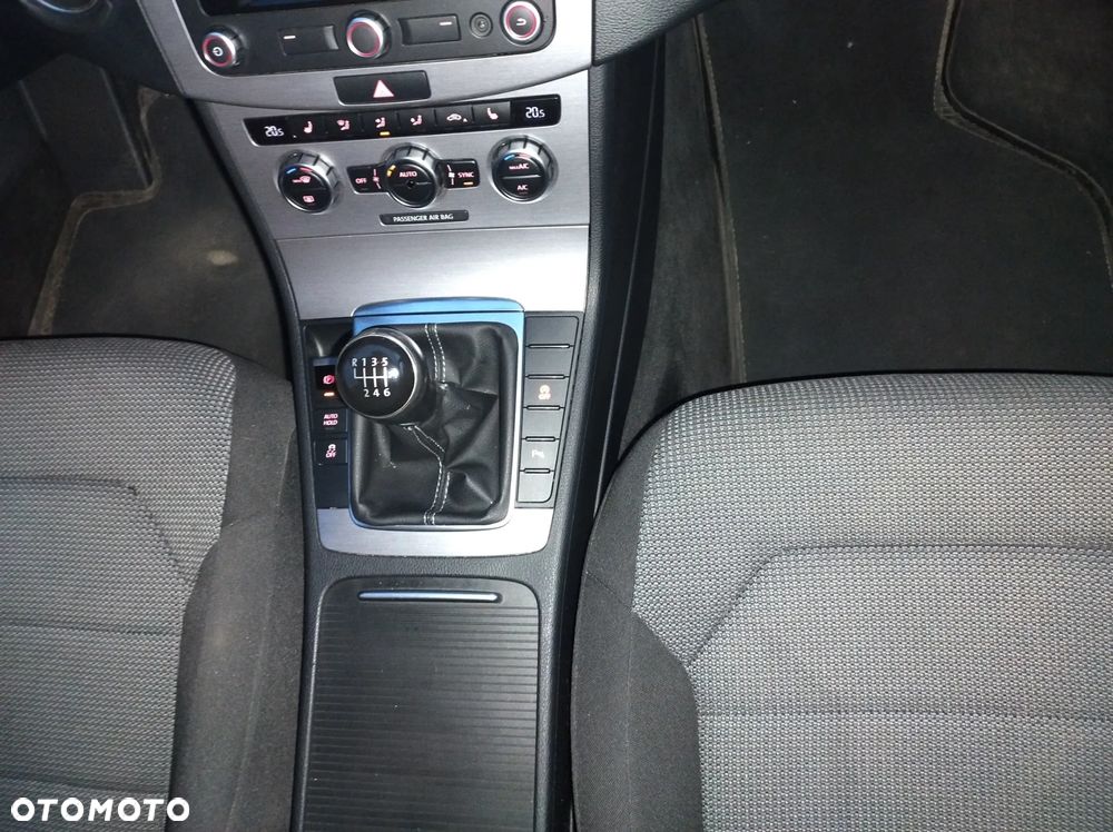 Volkswagen Passat 2.0 TDI BlueMotion Technology Comfortline - 5