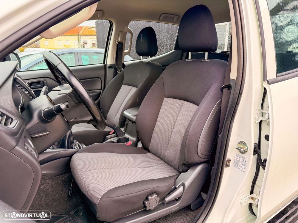 Mitsubishi L200 2.3 DI-D CD Invite 4WD - 25