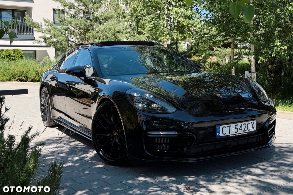 Porsche Panamera 4 E-Hybrid 10 Years Edition - 1