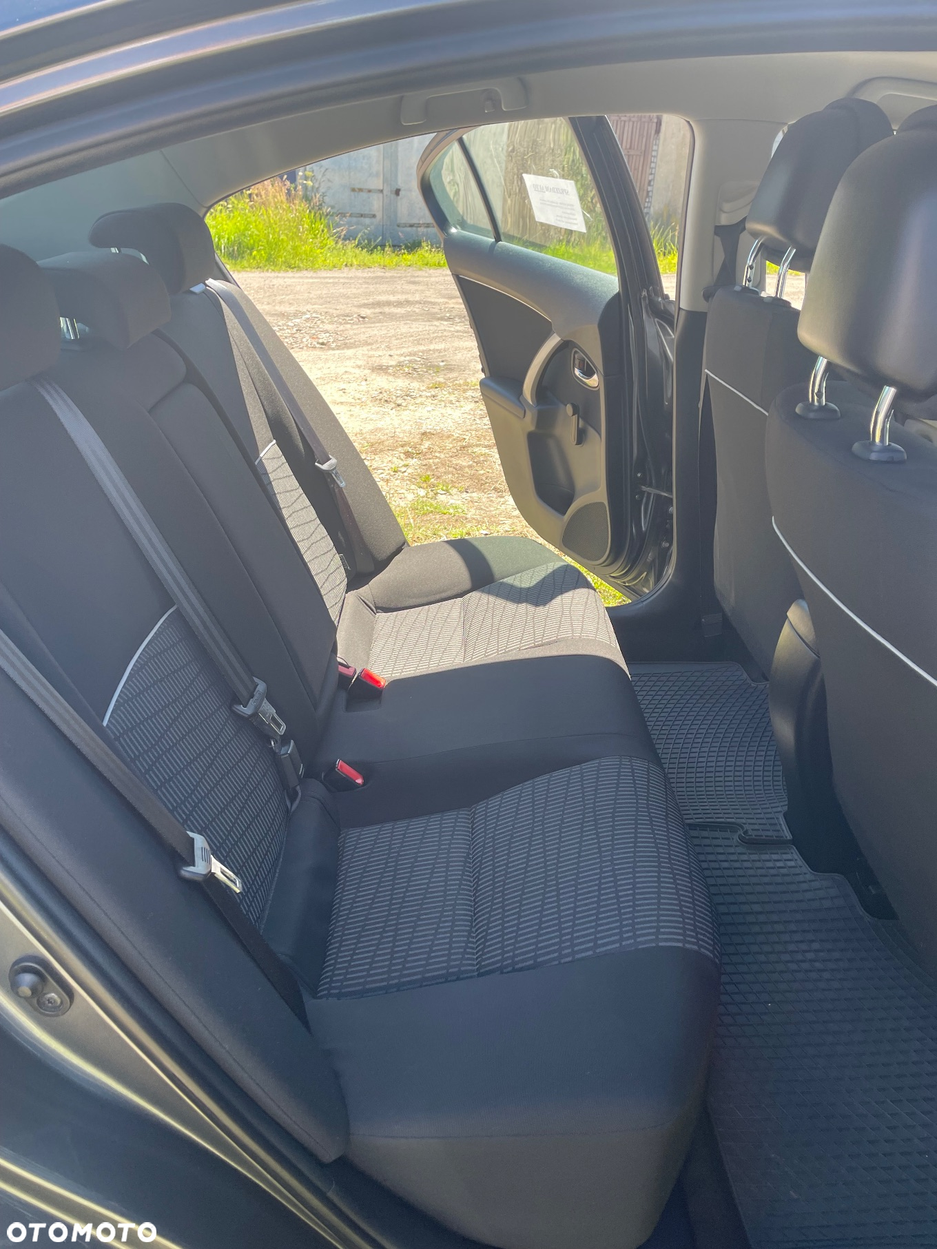 Toyota Avensis 1.6 Sol - 13