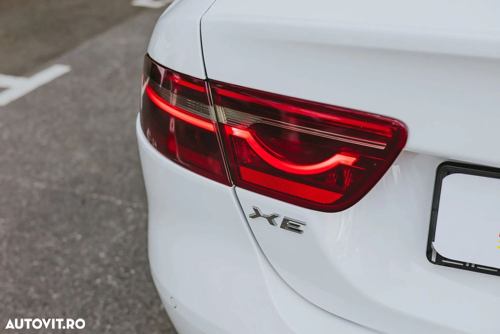 Jaguar XE 2.0 Pure - 13