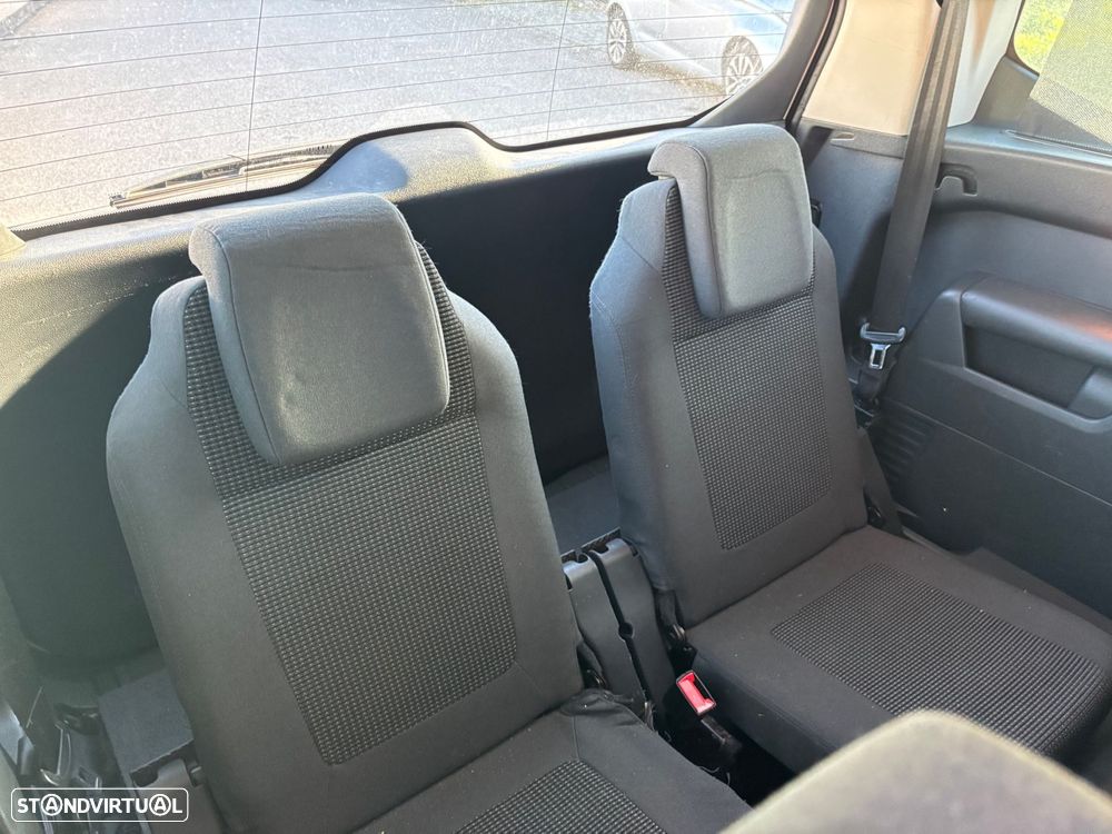 Peugeot 5008 1.6 HDi 7L Allure - 14